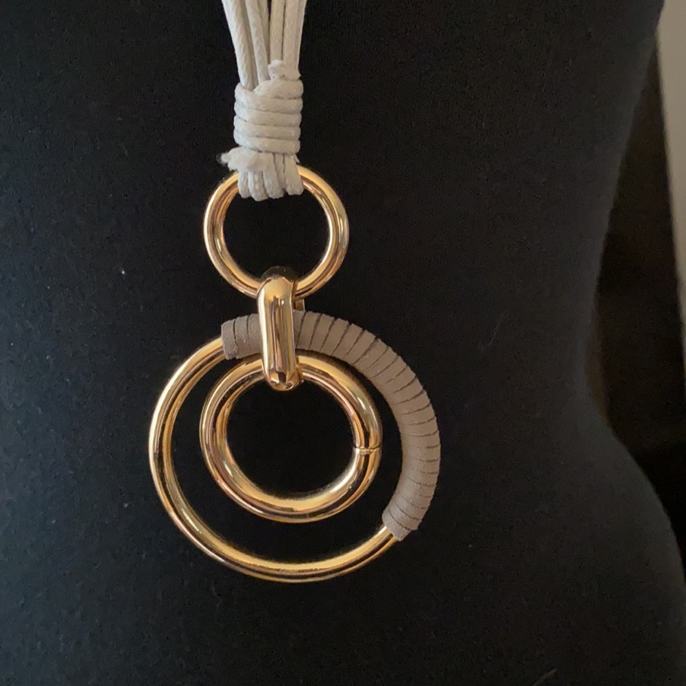 Long statement necklace - Picture 2 of 4